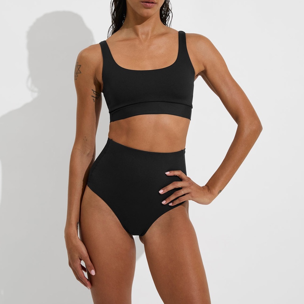 Left on Friday double scoop top